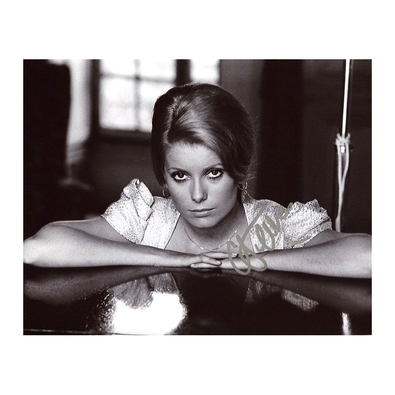 Signed Autograph DENEUVE Catherine - All-Autographes.com