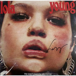 YOUNG Lola